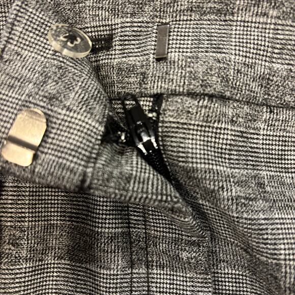 Y2K, vintage Banana Republic plaid mini skirt, gray, Size 12 - Picture 4 of 6